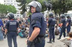 Qui dius que viu en un bloc? (font)